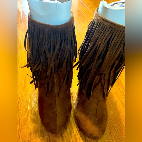 MICHAEL ANTONIO BOOTIES - Picture 1 of 5